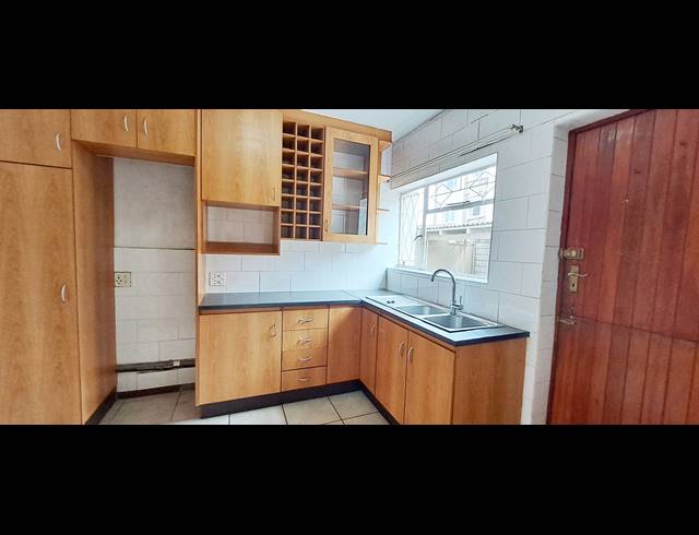3 BEDROOM TOWNHOUSE RENTED IN KABEGA